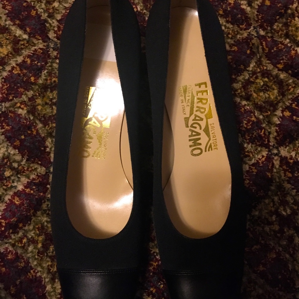 Ladies Salvatore Ferragamo shoes. Perfect heel!